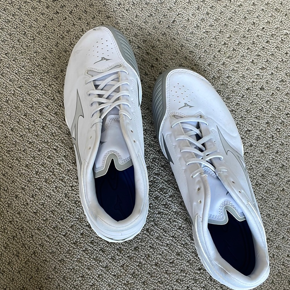 Mizuno cleats never worn